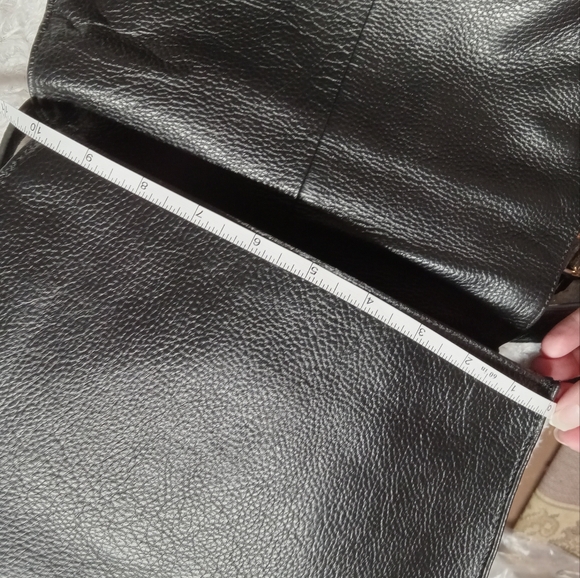 Violetta Beautiful Black Pebbeled Leather Crossbody Satchel Excellent Condion - Picture 12 of 12